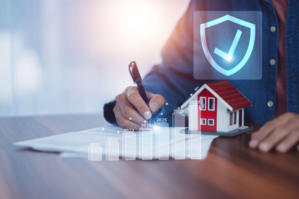 Operaio stende della guaina bituminosa per un edificio industriale di Milano