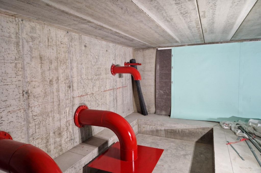 Lavori di impermeabilizzazione per una vasca